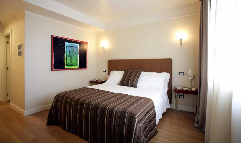 Twin Room image 1