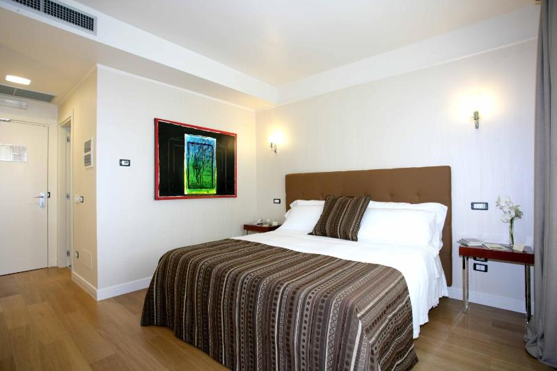Double Room image 1