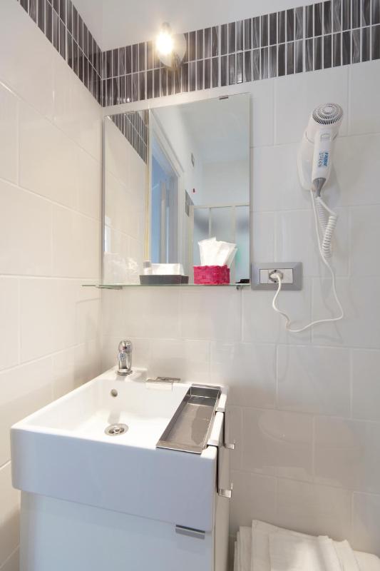 Single Room with Private Bathroom image 3