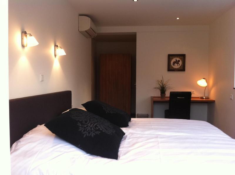Twin Room image 2