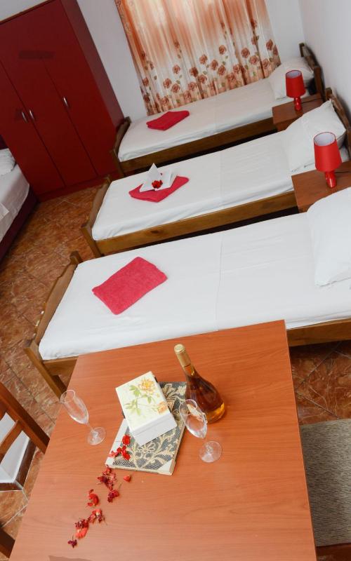 One-Bedroom Apartment (4 Adults) image 2