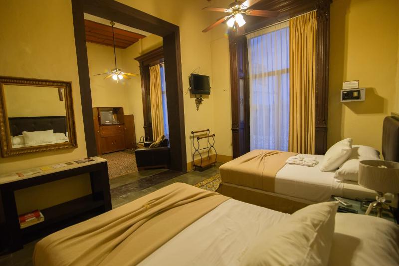 El Gran Hotel - image 13