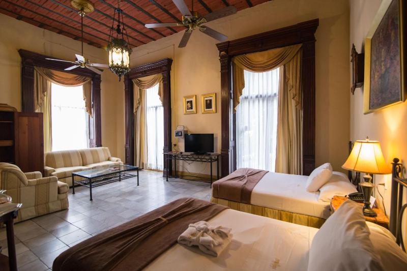 El Gran Hotel - image 12