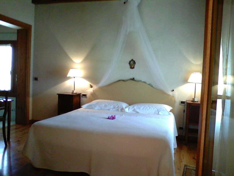 Double or Twin Room image 3