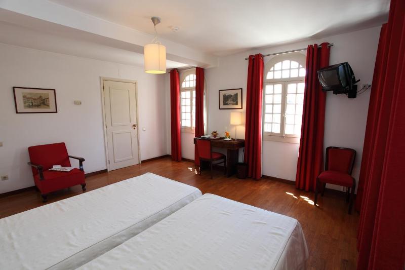 Standard Twin Room image 1