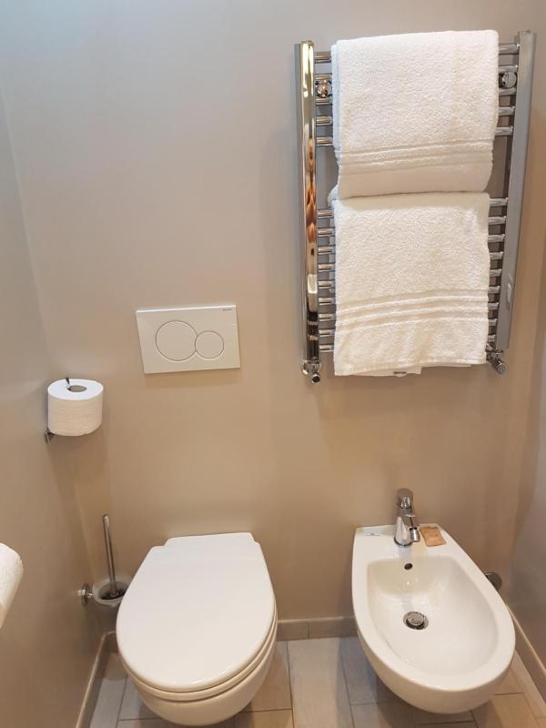 Double Room with Balcony image 4