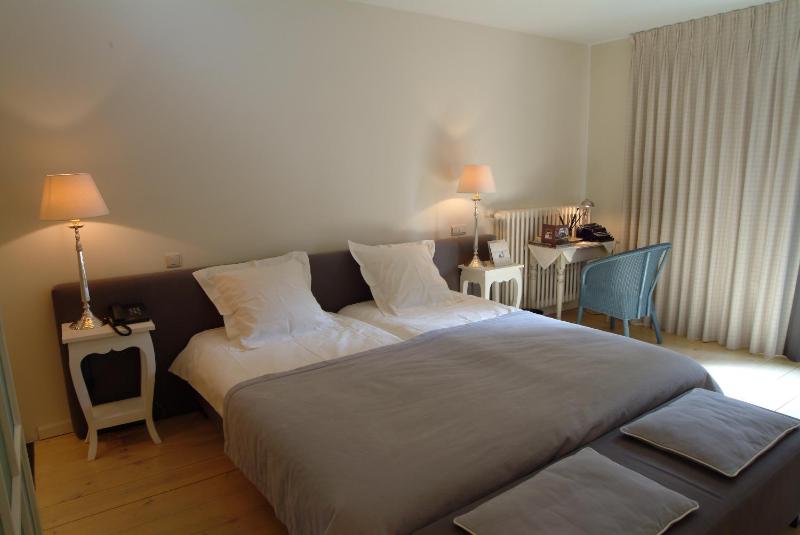 Deluxe Double Room image 2