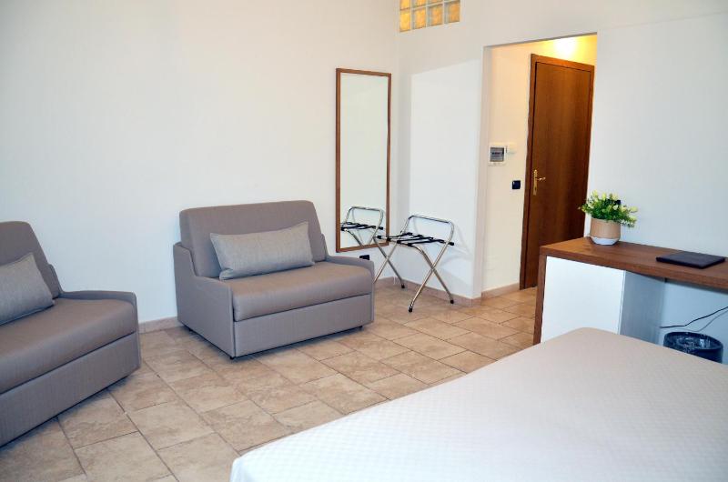 Deluxe Triple Room image 1