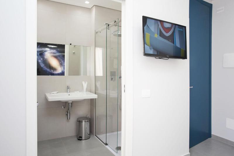 Deluxe Double Room image 2