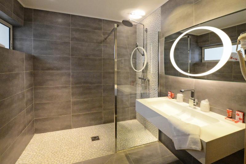 Two-Bedroom Suite image 3