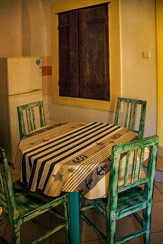 One-Bedroom Apartment image 3
