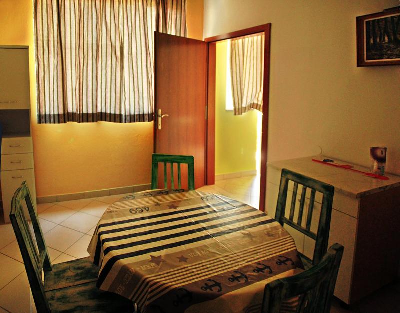 One-Bedroom Apartment image 4