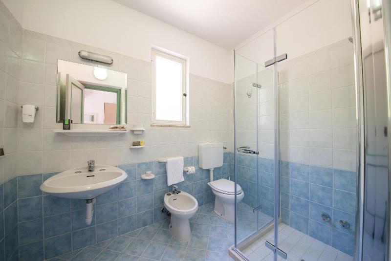 Single Room image 4