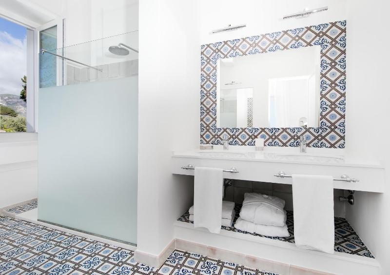 Junior Suite with Sea View image 2
