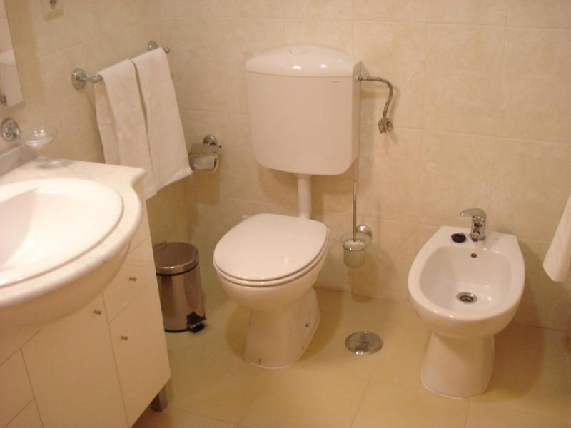 Double Room image 2