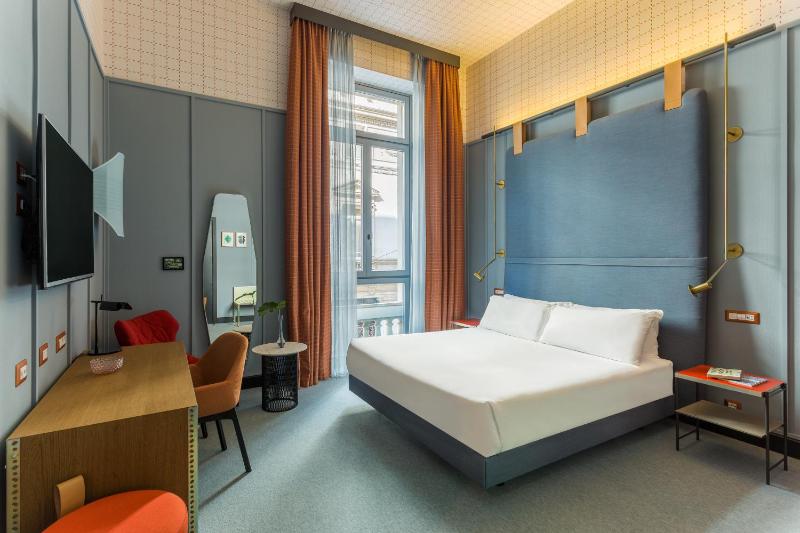 Superior Double or Twin Room image 4