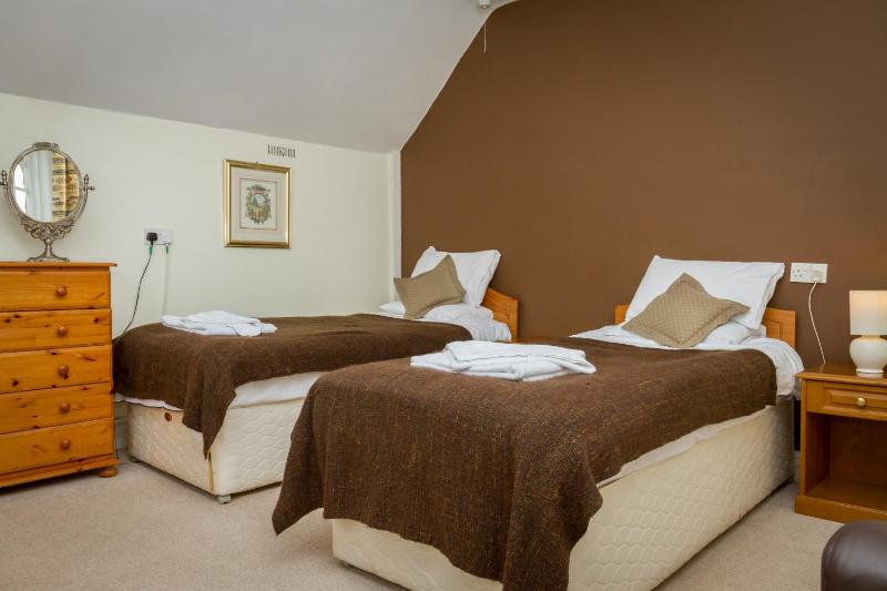 Large Double or Twin Room image 2