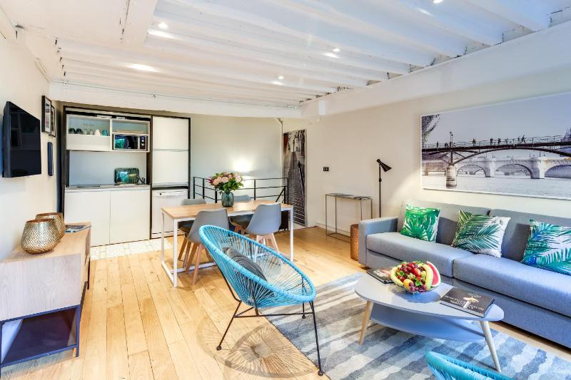 Duplex Apartment Â with One Bedroom image 3
