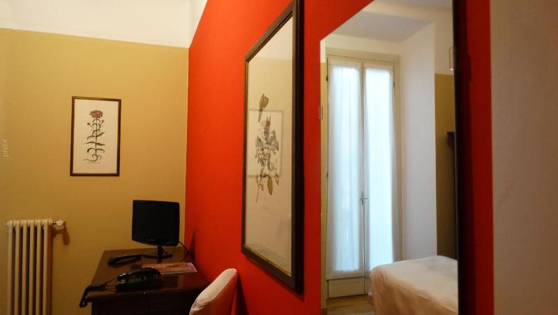 Single Room image 3