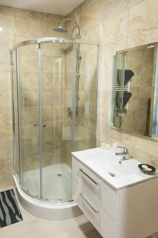 Deluxe Double Room image 2