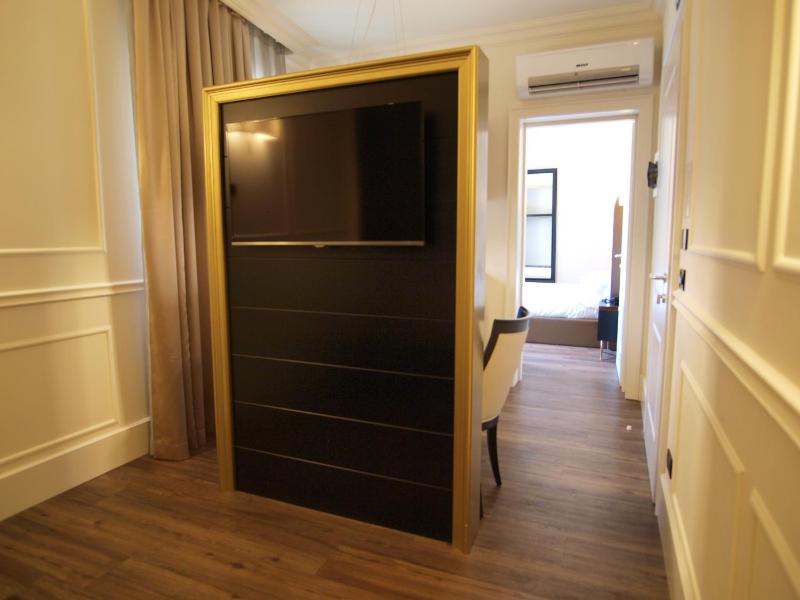 Deluxe One-Bedroom Apartment (4 Adults) image 3