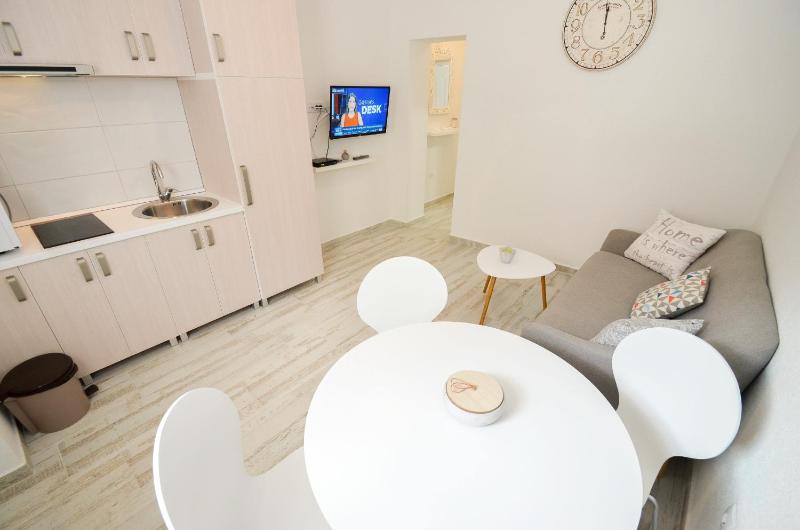 Bay View Apartments - image 6