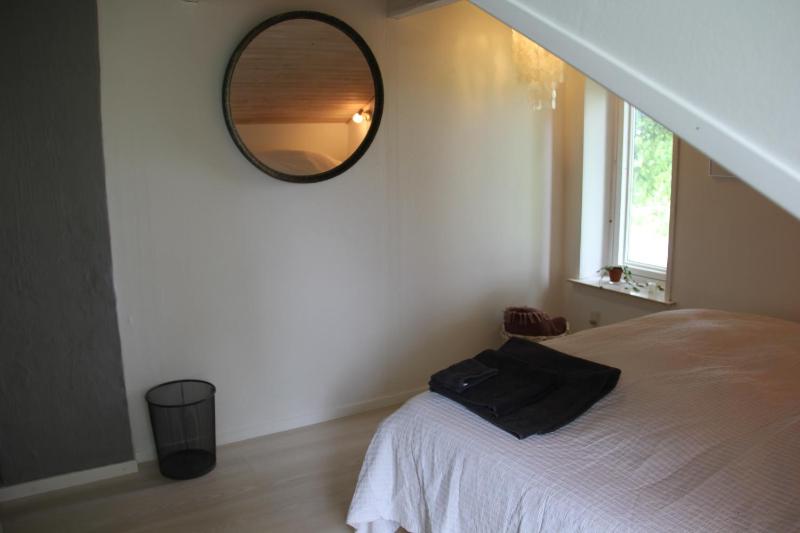 King Room with Garden View and Shared Bathroom image 3