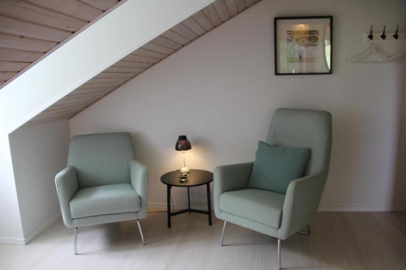 King Room with Garden View and Shared Bathroom image 4