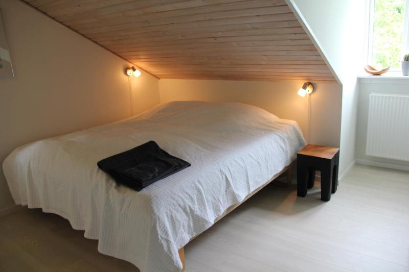 King Room with Garden View and Shared Bathroom image 1