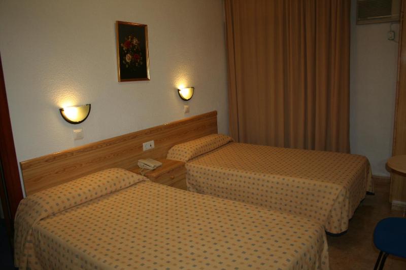 Double Room image 4