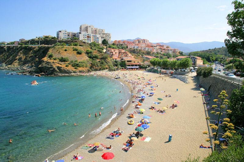 Studio Apartment with Sea View image 2
