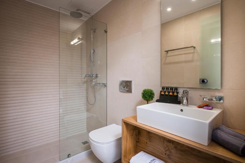 Standard Double or Twin Room image 1