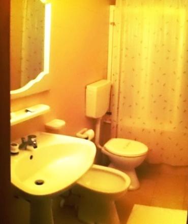 Double or Twin Room image 2