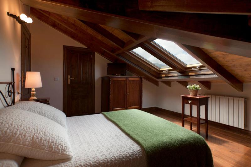 Double or Twin Room image 2