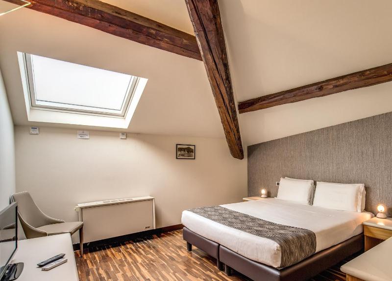 Double or Twin Room - Attic image 3