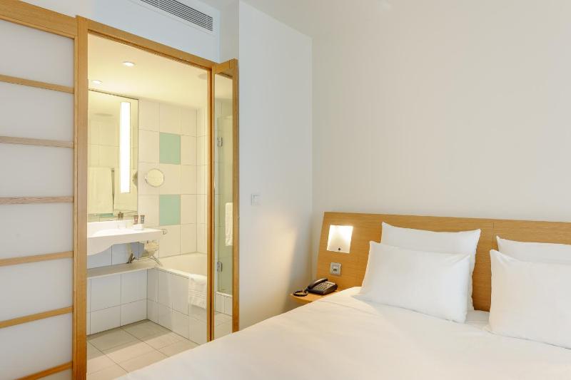 Standard Double Room with Sofa image 4