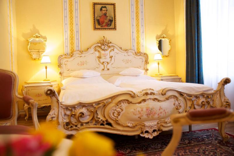 Double or Twin Room image 3