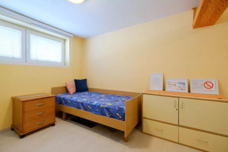 One-Bedroom Apartment image 4