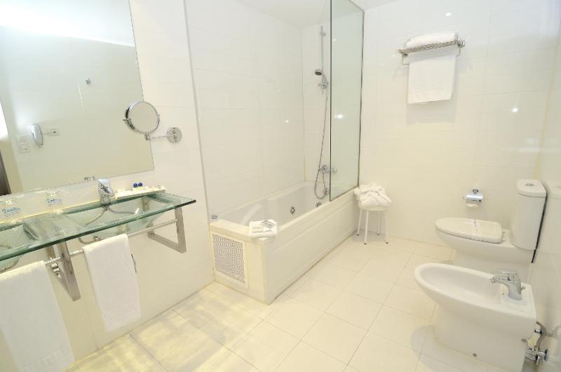 Family Junior Suite (2 Adults + 2 Children) image 2