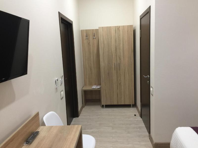 Deluxe Double or Twin Room image 2