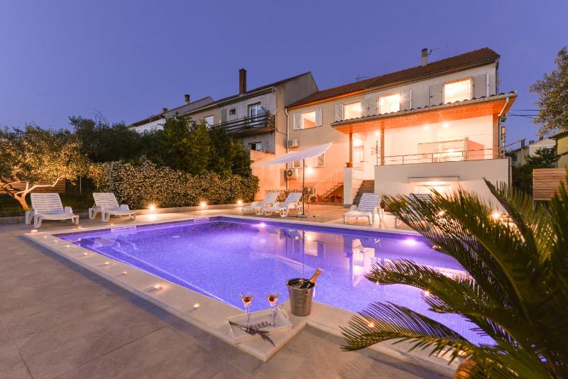 Deluxe Three-Bedroom Apartment with Pool View and Patio  image 1