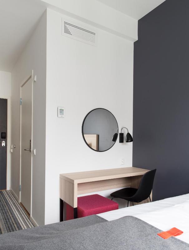Small Double Room image 3