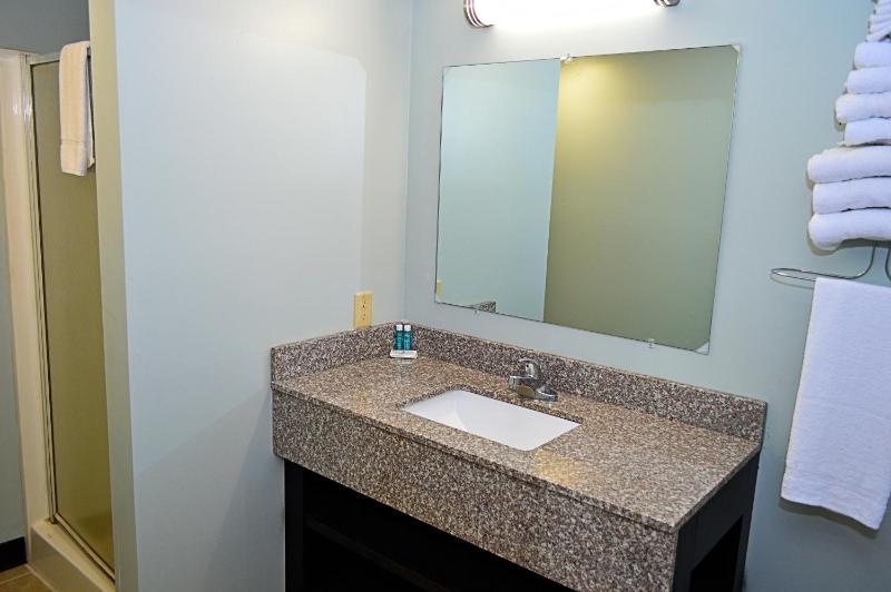 Deluxe Quadruple Room - Non-Smoking image 3