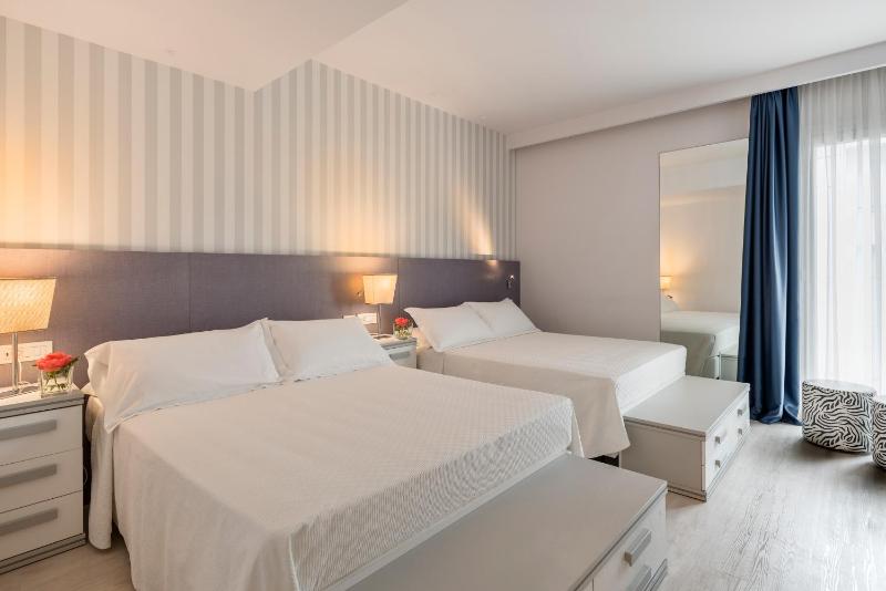 Quadruple Room image 3