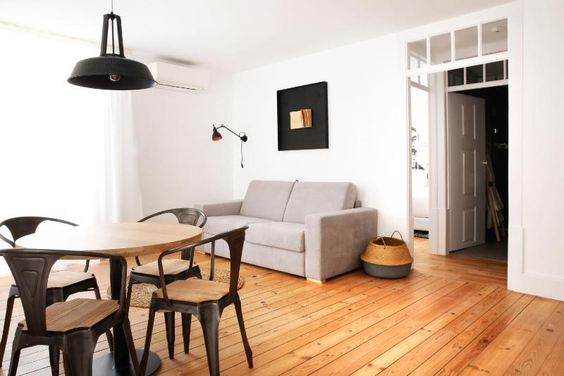 One-Bedroom Apartment image 4