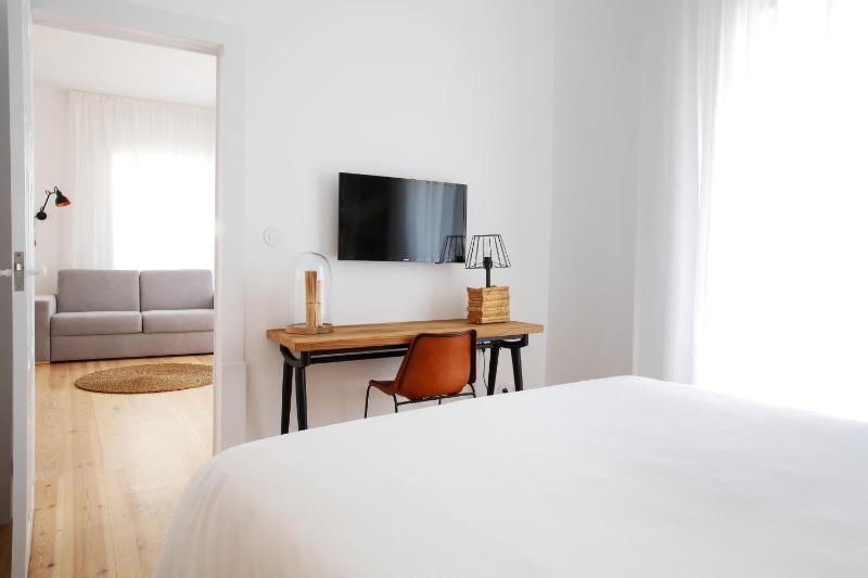 One-Bedroom Apartment image 3