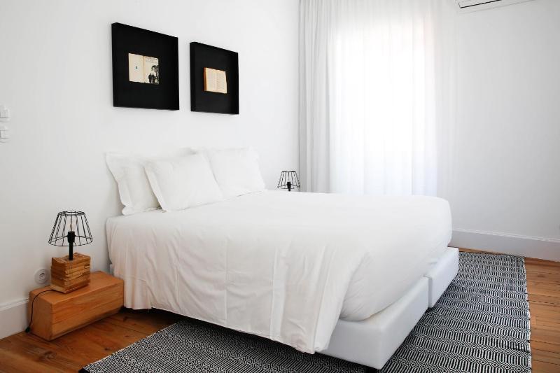 One-Bedroom Apartment image 2