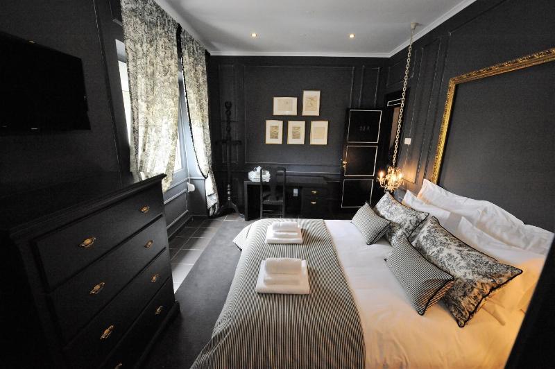 Superior Double Room image 3