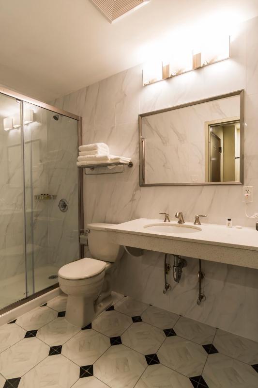 Standard Queen Room image 2