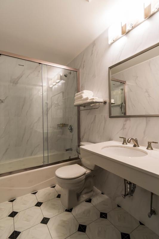 Standard Queen Room image 2